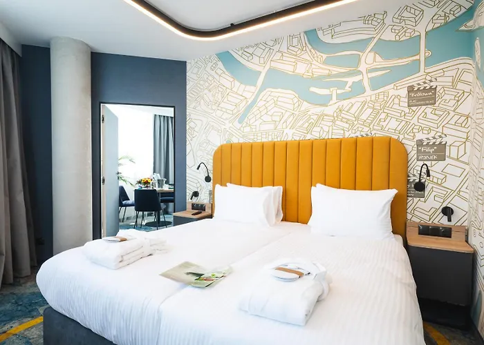 Focus Premium מלון